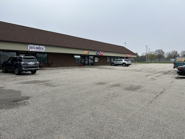 1065-1085 Racine Rd, Menasha, WI for sale - Building Photo - Image 1 of 6