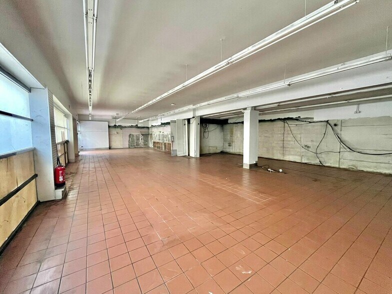 Retail in Grasse for lease - Interior Photo - Image 1 of 4