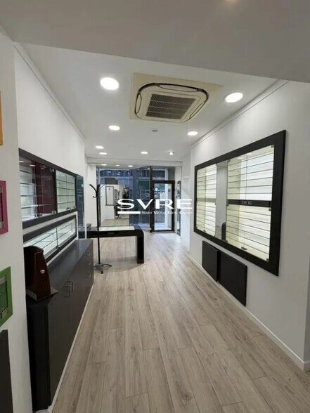 Retail in Marseille for lease - Interior Photo - Image 2 of 3