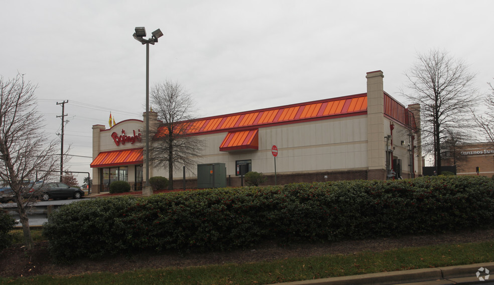 7710-8492 Riverdale Rd, New Carrollton, MD for lease - Building Photo - Image 3 of 3