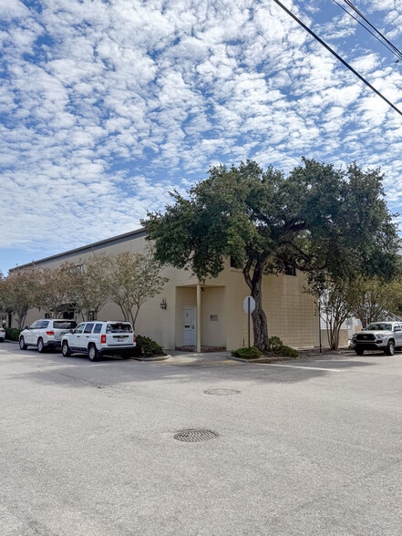 11 Isabella St, Charleston, SC for lease - Building Photo - Image 1 of 16