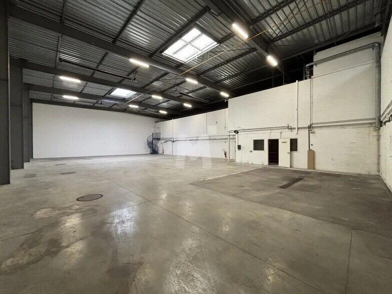 Flex in Massy for lease - Interior Photo - Image 3 of 12