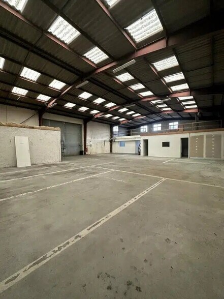 Industrial in Sautron for lease - Building Photo - Image 3 of 5