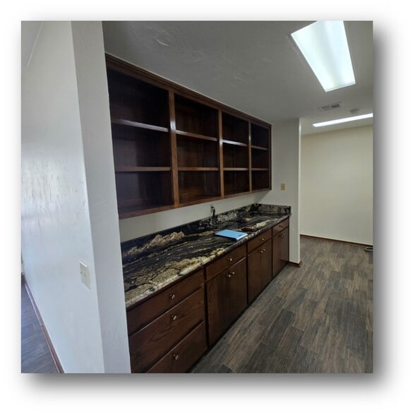 6422 N Santa Fe Ave, Oklahoma City, OK for sale - Interior Photo - Image 3 of 6