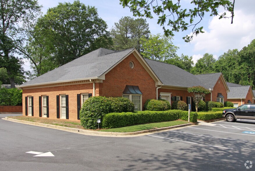 1435 McLendon Dr, Decatur, GA 30033