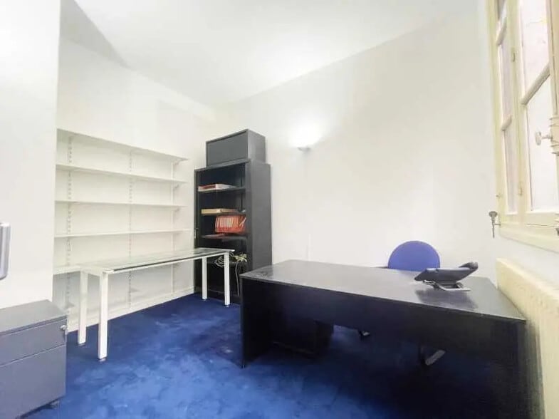 Office in Paris for lease - Interior Photo - Image 2 of 7