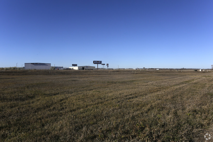 4539 N Broadway Rd, Minot, ND for sale - Primary Photo - Image 1 of 7