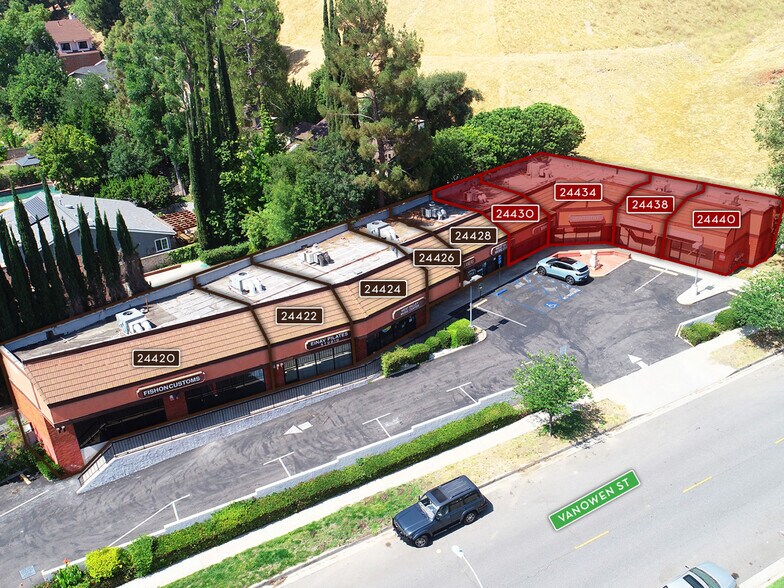 24440 Vanowen St, West Hills, CA for lease - Building Photo - Image 3 of 5