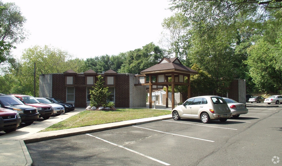 830 Twining Rd, Dresher, PA for lease - Building Photo - Image 1 of 5