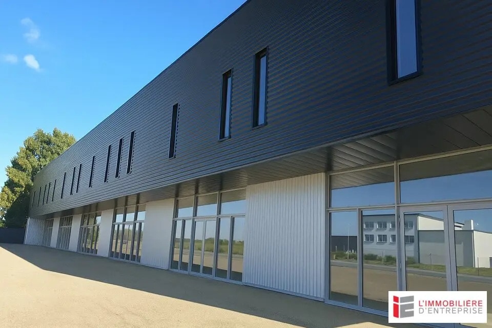 Location Commerce 120 m² à 340 m² - Photo 1