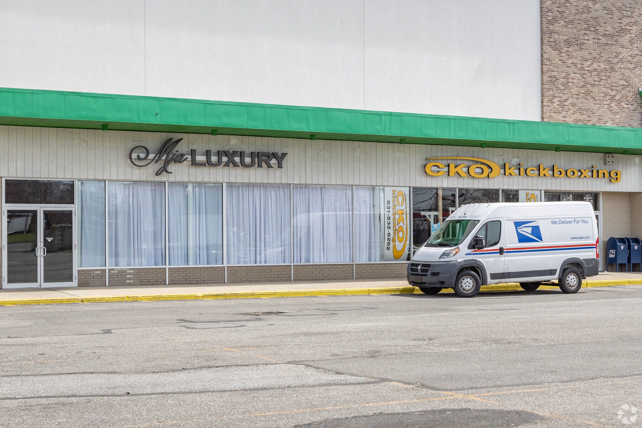 632 Wellwood Ave, Lindenhurst, NY 11757 Wellwood Shopping Center