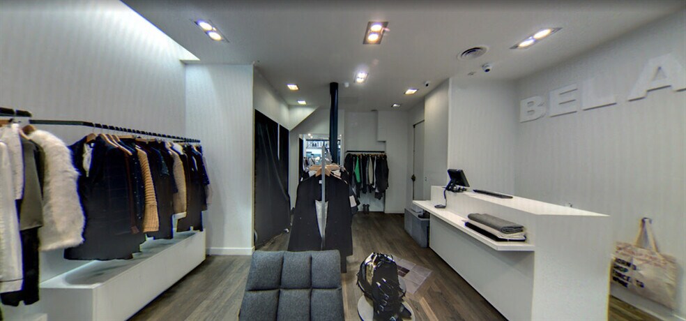 Retail in Paris for lease - Interior Photo - Image 2 of 3