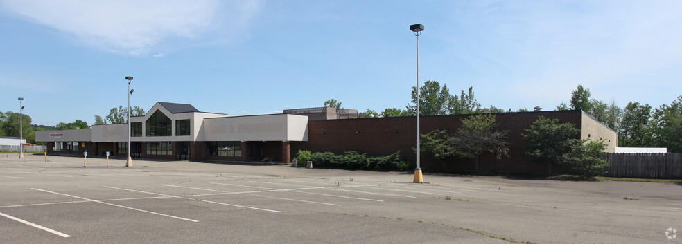 255 Fluvanna Ave, Jamestown, NY for lease - Primary Photo - Image 1 of 4