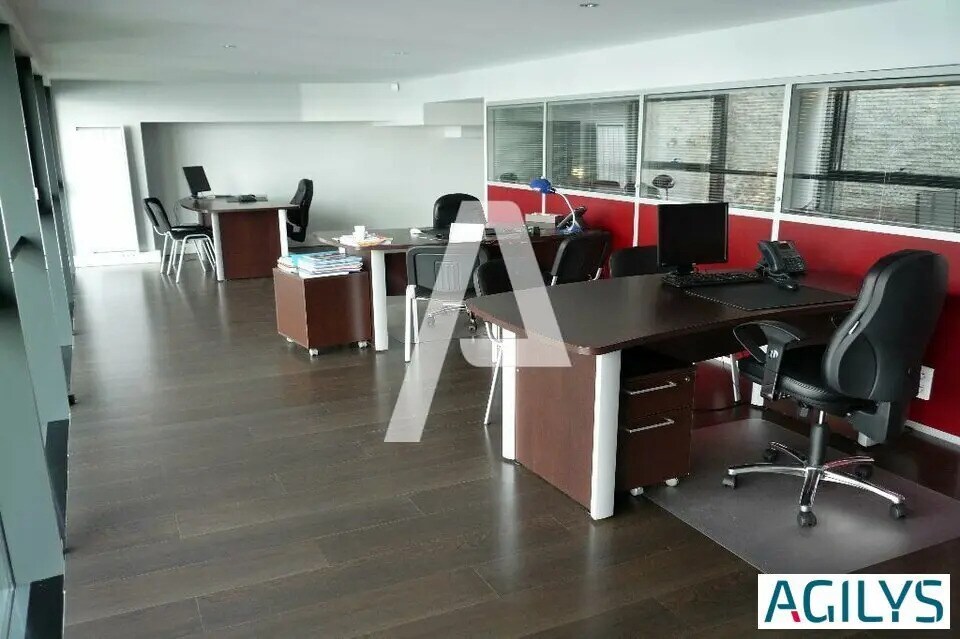 Office in Ivry-sur-Seine for lease Interior Photo- Image 1 of 11