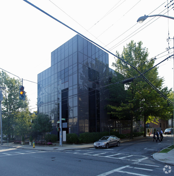 231 Central Ave, White Plains, NY for lease - Building Photo - Image 1 of 9