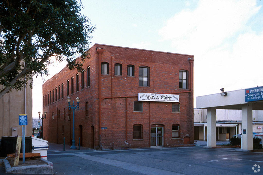 126-128 N Citrus Ave, Covina, CA for lease - Building Photo - Image 2 of 4