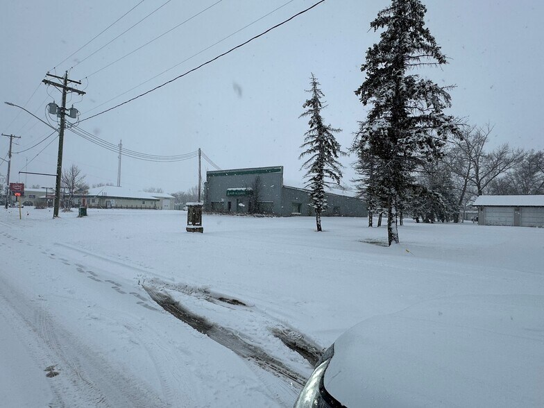 215, 223-225 Chemin Pembina Trail portfolio of 2 properties for sale on LoopNet.com - Primary Photo - Image 2 of 2