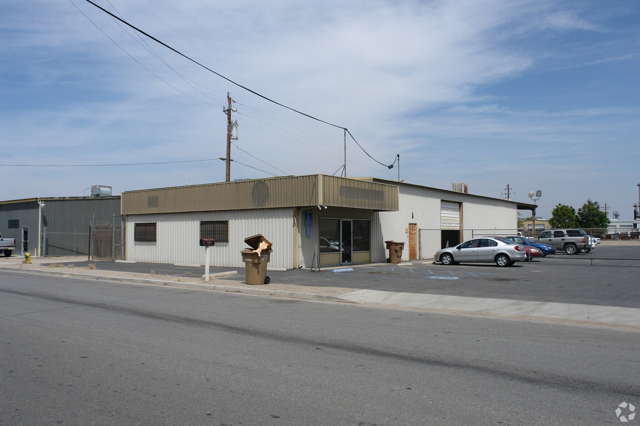3010 Fairhaven Dr, Bakersfield, CA for lease Primary Photo- Image 1 of 6