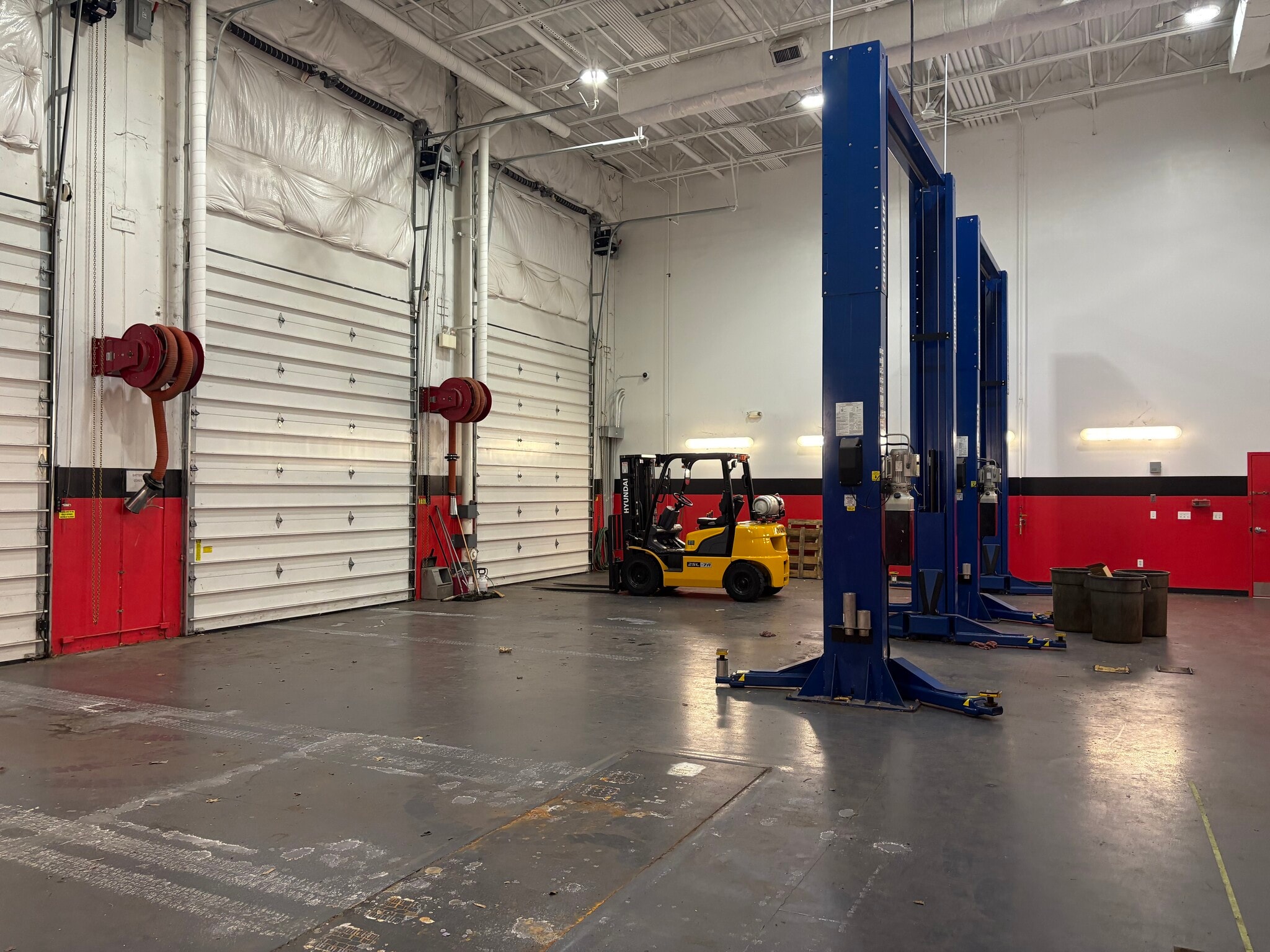 25284 Pleasant Valley Rd, Chantilly, VA for lease Interior Photo- Image 1 of 21