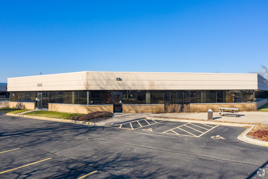 1325 Tri-State Pky, Gurnee, IL for lease - Building Photo - Image 1 of 15