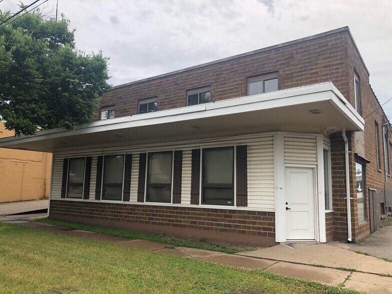 700 Center Point Rd NE, Cedar Rapids, IA for sale - Primary Photo - Image 1 of 1