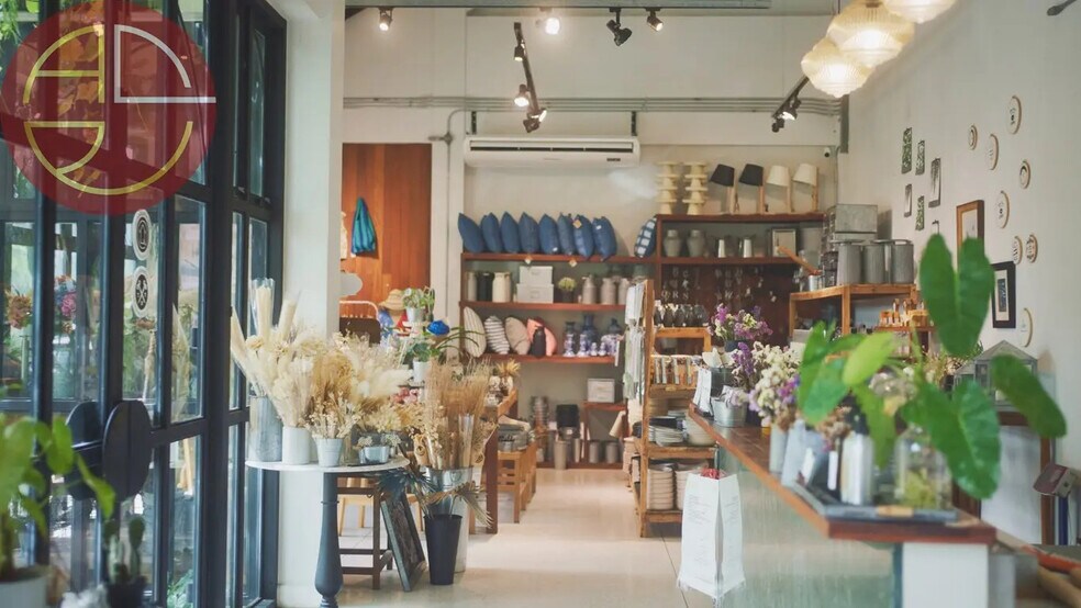 Retail in Toulouse for lease - Interior Photo - Image 1 of 3