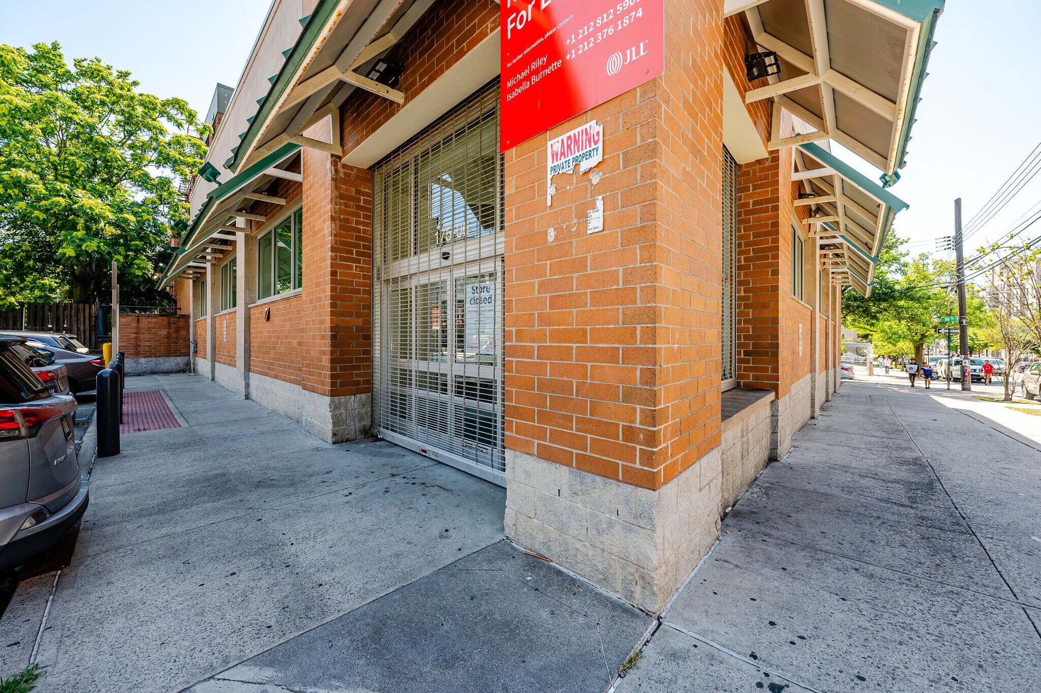 17506 Hillside Ave, Queens, NY 11432 Walgreens (Dark)