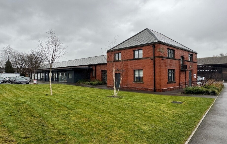 Cromwell Rd, Salford for lease - Building Photo - Image 2 of 7