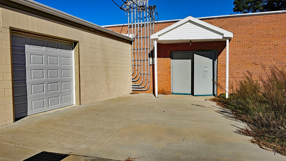 120 S Church Ave, Garland, NC for lease - Building Photo - Image 3 of 55