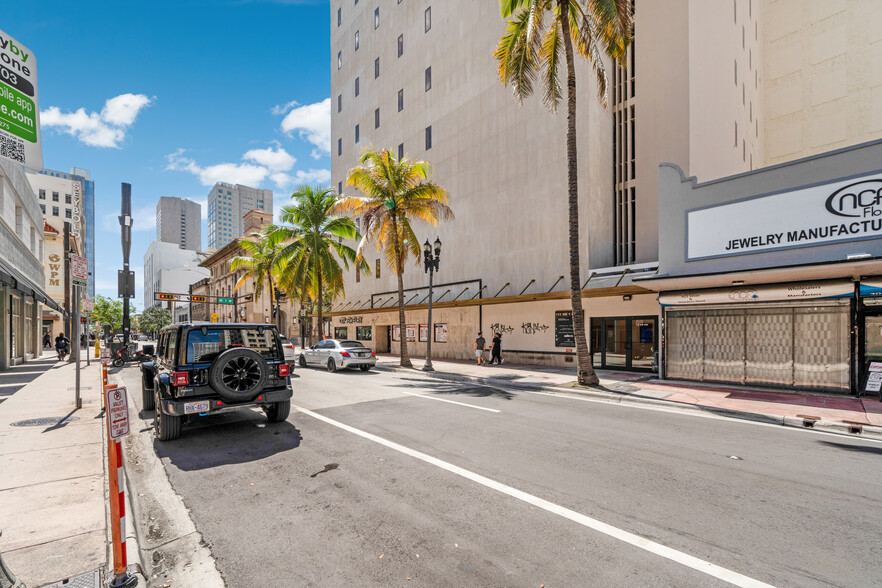 111 NE 1st St, Miami, FL for lease - Building Photo - Image 3 of 17