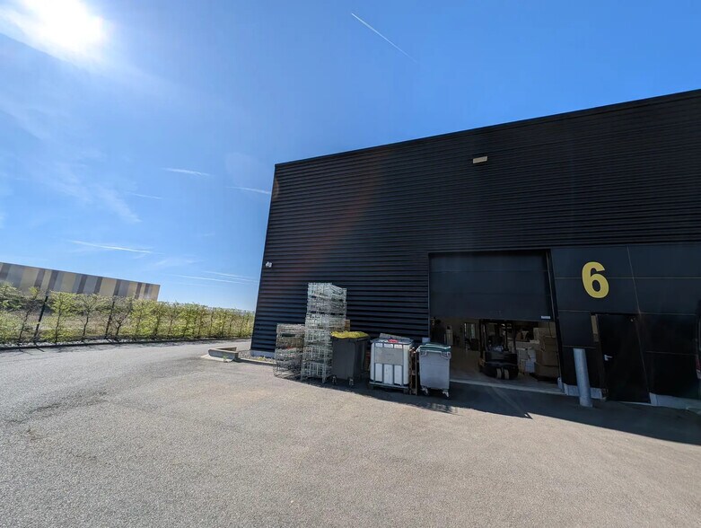 Flex in Reims for lease - Building Photo - Image 3 of 12