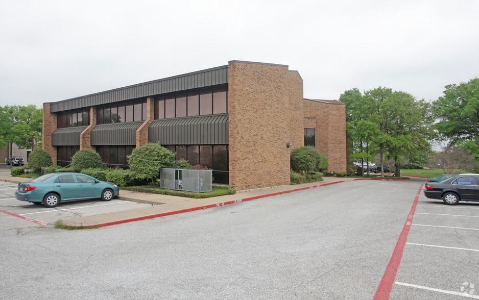 2275 Westpark Ct, Euless, TX for sale - Building Photo - Image 2 of 11