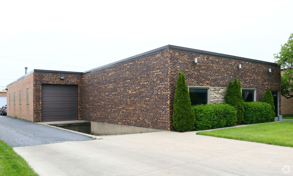 101 S Lively Blvd, Elk Grove Village, IL for sale - Building Photo - Image 1 of 39