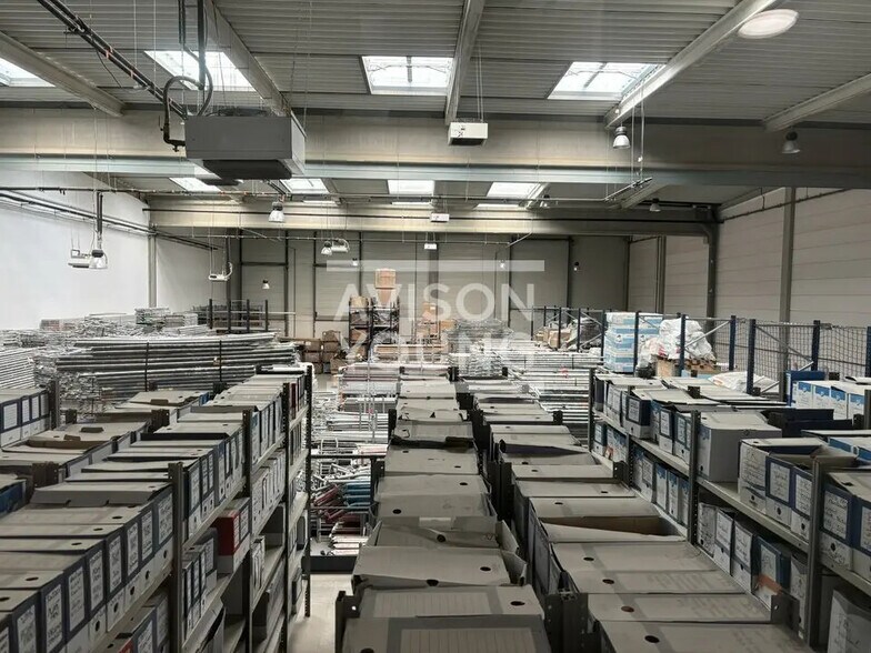 Flex in Villeneuve-la-Garenne for lease - Building Photo - Image 1 of 9