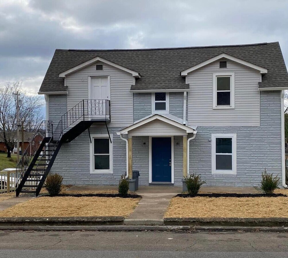 400 W 2nd Ave, Lenoir City, TN 37771 4 Units Lenoir City, TN