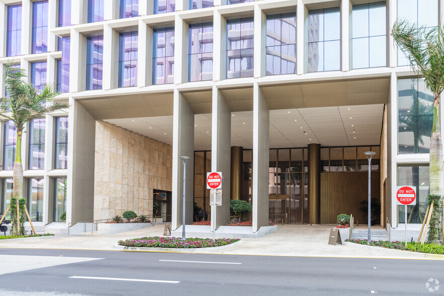 180 Lakeview Ave, West Palm Beach, FL for lease - Building Photo - Image 3 of 4