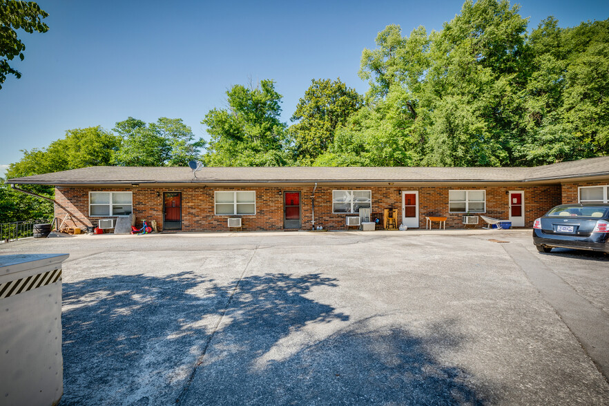 200 Mavis Ln, Maryville, TN for sale - Primary Photo - Image 1 of 1