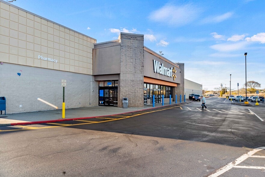 1-42 Fairhaven Commons Way, Fairhaven, MA for lease - Building Photo - Image 2 of 13