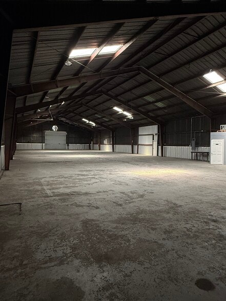 2717 28th North Ave Portfolio portfolio of 2 properties for sale on LoopNet.com - Building Photo - Image 3 of 7