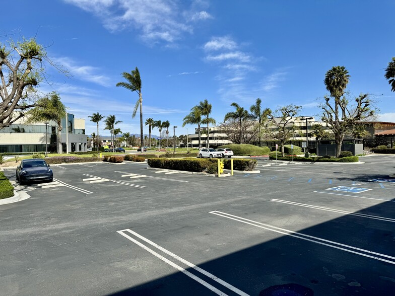 2320-2350 Wankel Way, Oxnard, CA for lease - Building Photo - Image 3 of 5