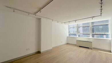 155 E 55th St, New York, NY for lease Interior Photo- Image 2 of 10