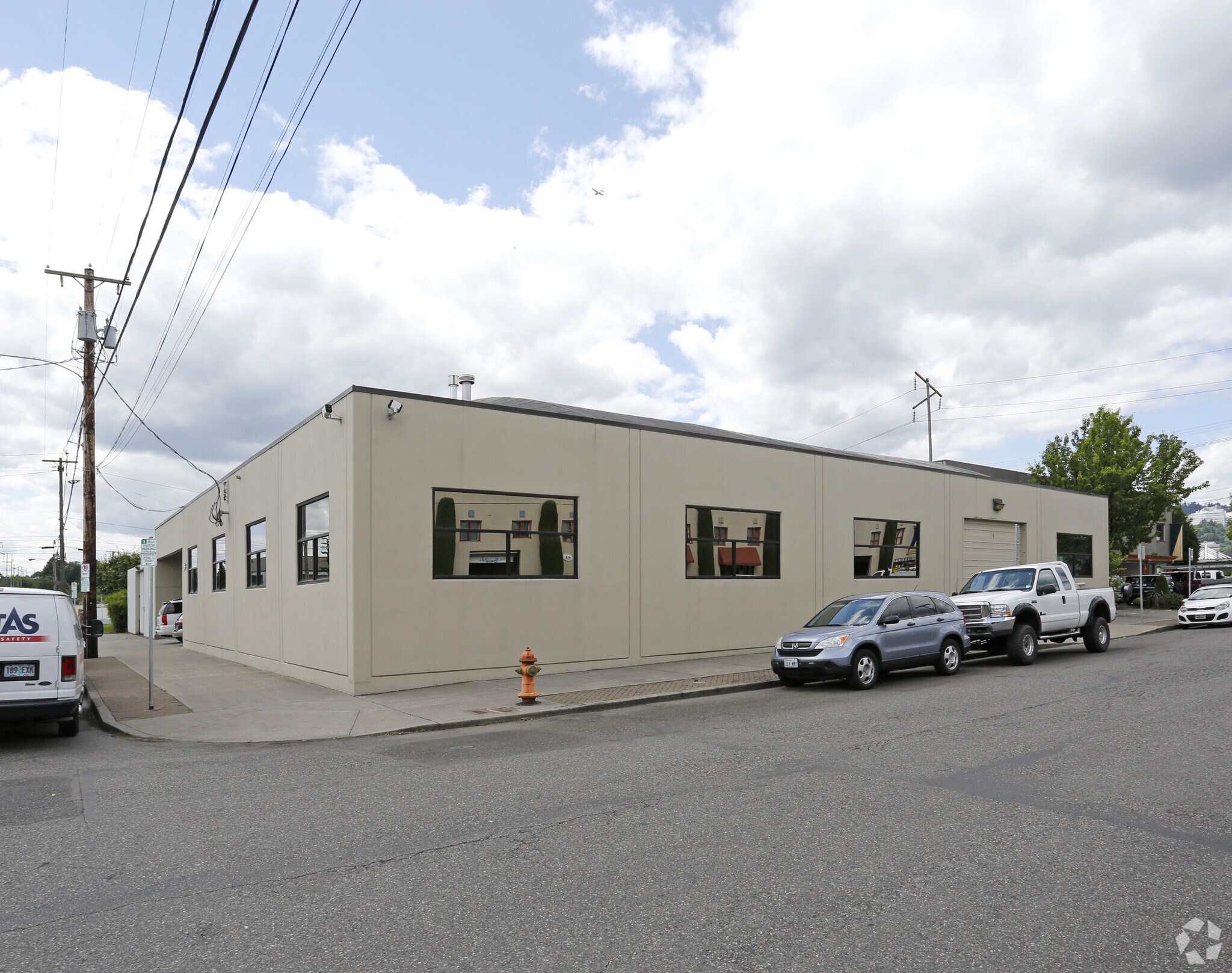 2305 SE 9th Ave, Portland, OR for sale Primary Photo- Image 1 of 1