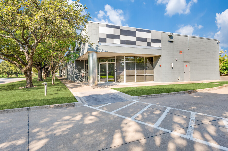 10105 W Technology Blvd, Dallas, TX for sale - Building Photo - Image 1 of 22