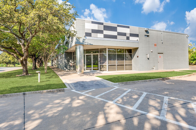 More details for 10105 W Technology Blvd, Dallas, TX - Industrial for Sale