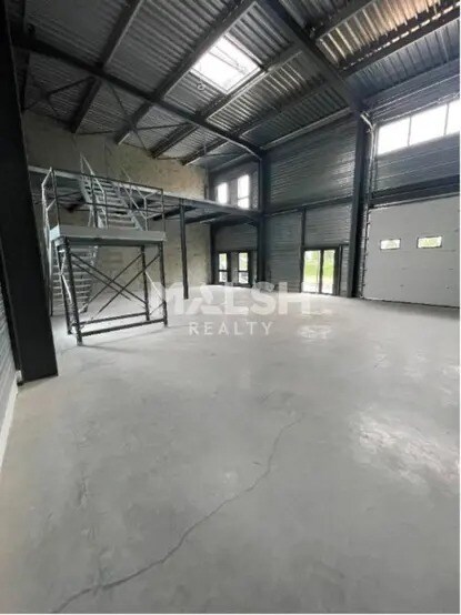 Flex in Bourgoin-Jallieu for lease Interior Photo- Image 1 of 3