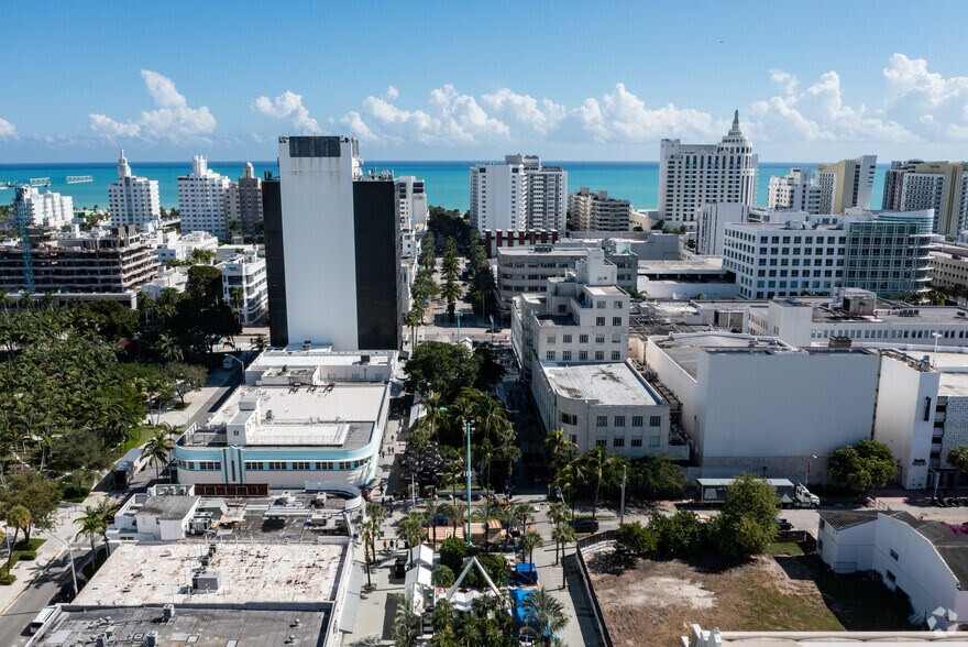 530 Lincoln Mall, Miami Beach, FL for lease - Aerial - Image 3 of 6