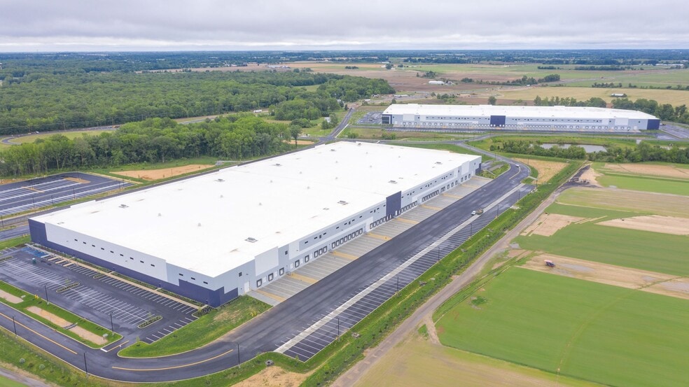 Rockefeller Group Logistics Center portfolio of 2 properties for sale on LoopNet.com - Building Photo - Image 2 of 15