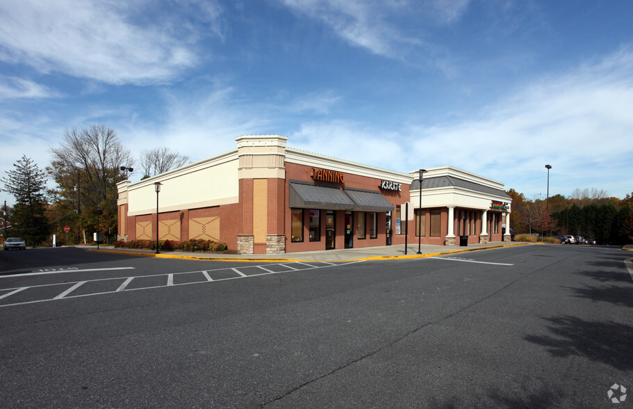 18304 Village Center Dr, Olney, MD for lease - Primary Photo - Image 1 of 3