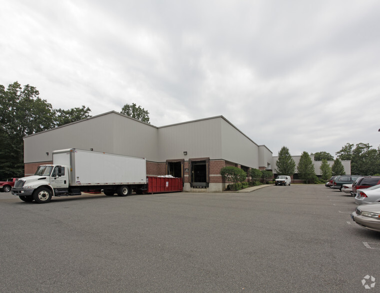 70-76 Robinson Blvd, Orange, CT for lease - Building Photo - Image 3 of 16