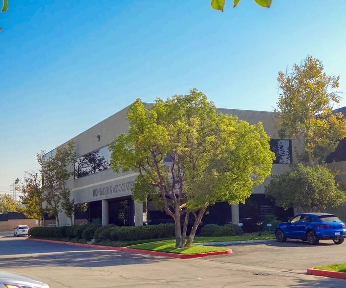 26074 Avenue Hall, Valencia, CA for lease - Building Photo - Image 1 of 5